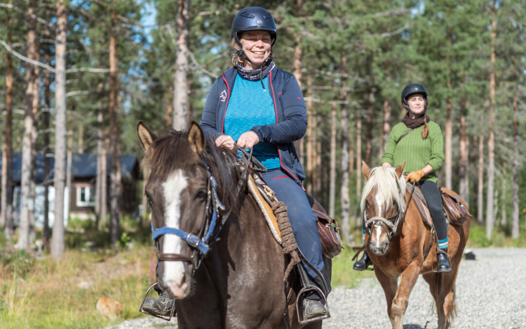 Voivatko aloittelijat osallistua ratsastusvaelluksille Suomen Lapissa?